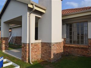 3 Bed Townhouse in Amberfield Manor
