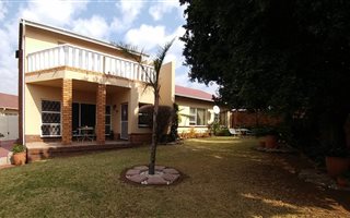 4 Bedroom House in Woodmere