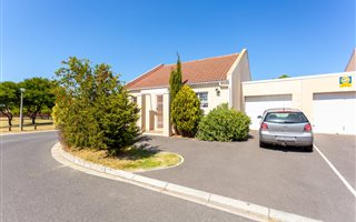 2 Bedroom House in Sunningdale
