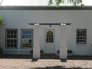 1 Bed Garden Cottage in Constantia