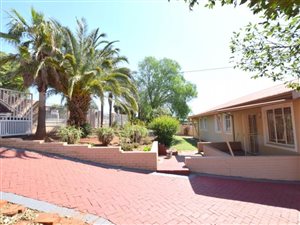 4 Bedroom House in Kwaggasrand