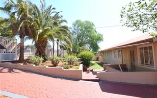 4 Bedroom House in Kwaggasrand