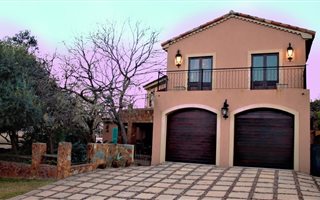 4 Bedroom House in Estate D Afrique