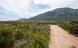 660 m² Land available in Bettys Bay