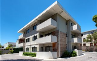 2 Bedroom Apartment in Wynberg