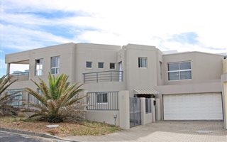 4 Bedroom House in Waves Edge