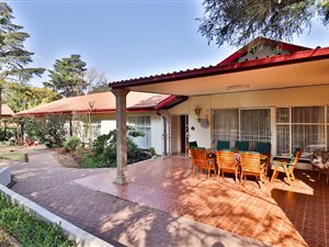 4 Bed House in Lynnwood Manor