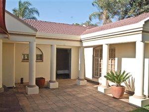 5 Bed House in Geelhoutpark
