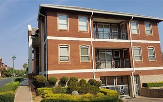 1612 m² Office Space in Maroeladal