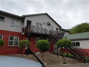 3 Bed Apartment in Mt Edgecombe Estate 1 & 2