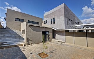 2 Bedroom Cluster in Constantia Kloof