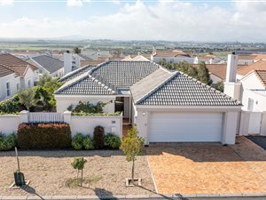 4 Bed House in Pinehurst