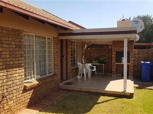 2 Bed Townhouse in Pierre van Ryneveld