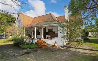 4 Bedroom House in Constantia