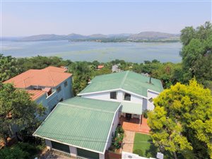 4 Bed House in Kosmos