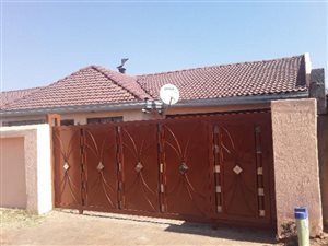 3 Bed House in Vosloorus