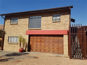 2 Bed Apartment in Bronkhorstbaai