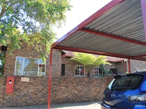 2 Bed Townhouse in Rooihuiskraal