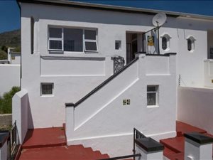 6 Bed House in Walmer Estate