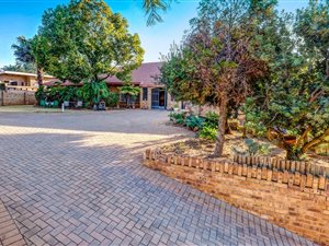 7 Bed House in Kloofendal