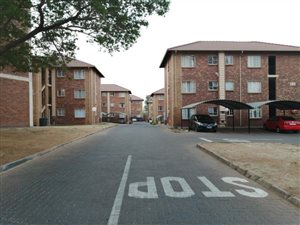2 Bed Flat in Karen Park