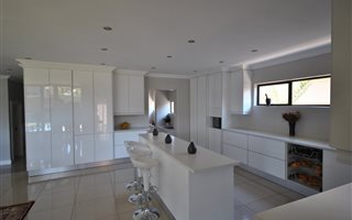 8 Bedroom House in Midstream Estate