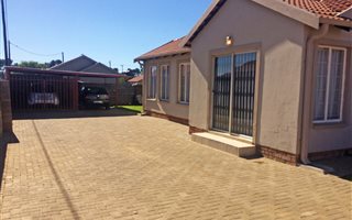 3 Bedroom House in Bloemspruit