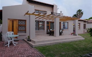 5 Bedroom House in Santareme