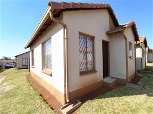 2 Bed Townhouse in Tembisa