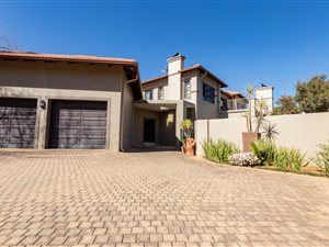 4 Bed House in Eagle Canyon Golf Estate