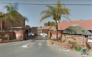 3 Bedroom Simplex in Die Hoewes