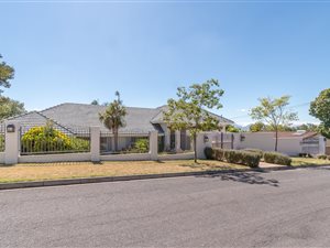 5 Bed House in Durbell