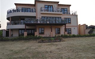 4 Bedroom Apartment in Blue Valley Golf Estate