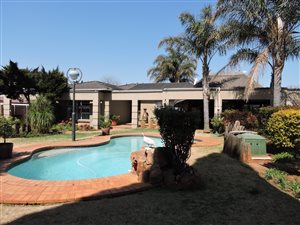 6 Bed House in Daggafontein