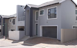 3 Bedroom House in Candlewoods Estate