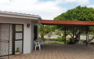 2 Bedroom Garden Cottage in Hartenbos