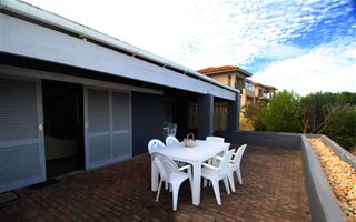 4 Bedroom House in Keurboomstrand