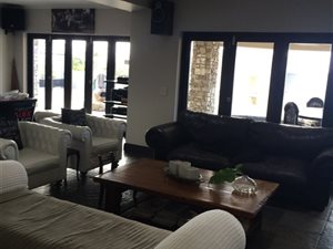4 Bed House in Whale Rock