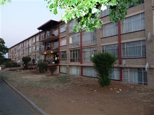 1.5 Bed Apartment in Symhurst