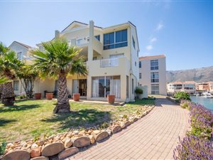 3 Bed Townhouse in Harbour Island