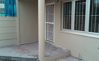 5 Bedroom Duplex in Parow Central