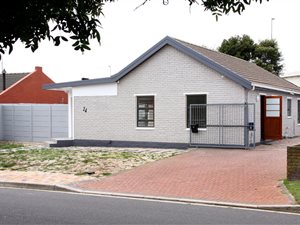 3 Bed House in Bothasig