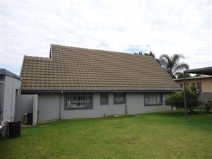 1413 m² Land available in Monument Park