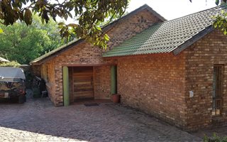 4 Bedroom House in Waterkloof Ridge