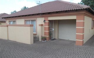 3 Bedroom Townhouse in Rensburg