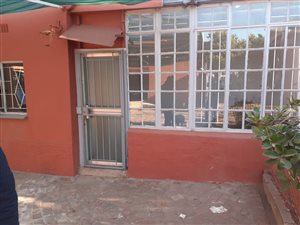 1 Bed Garden Cottage in Primrose