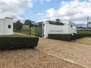 7674 m² Land available in Sir Lowrys Pass