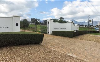 7674 m² Land available in Sir Lowrys Pass