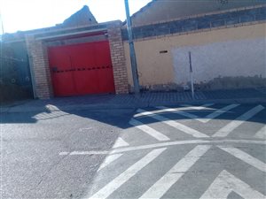 2 Bed House in Dhlamini
