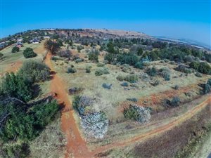 7.6 ha Land available in Honingklip AH